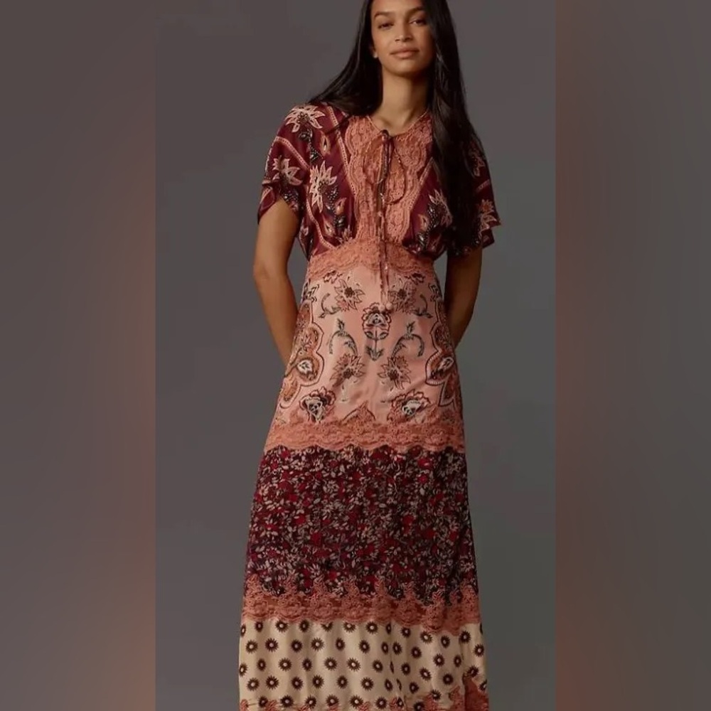 NWT Farm Rio Glam Tapestry Laces Short-Sleeve
Burgundy Pink Maxi Dress